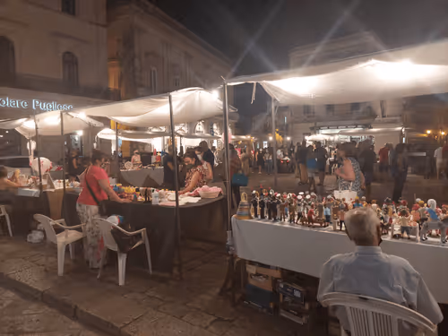 Item #43505702085321246701285015339688837487321998718285252344027785085275112210433 Media