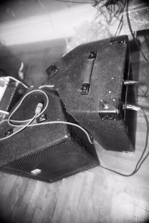 Item #11185333925042905163426302757005812310272464414991908873504317678568689631233 Media