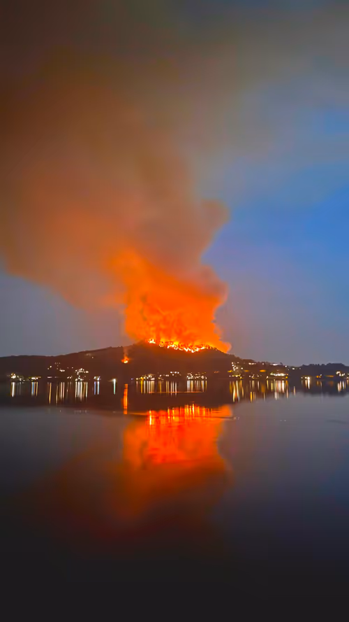 Item #96004078976660456231098230665876441579529759752438570527748304377933612449793 Media