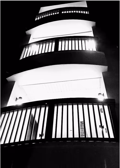 Item #41423174657448755454775180770704774351895892577704630438802697492897367851009 Media