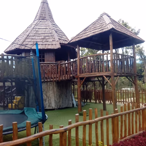 Item #68356916031059924921230192194445693761239192572255149021970435629512042479617 Media