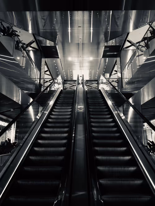 Item #74817359076642782556585350322471739713426593632609016310354114338905560973313 Media