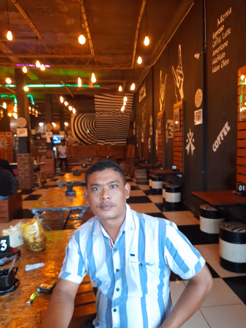 Item #67412224494391497031263646753102844366194811457315226030141610892134436569089 Media