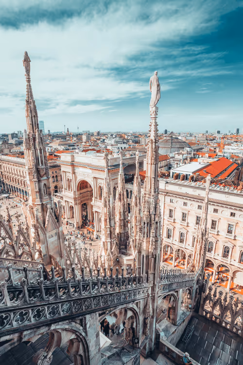 Item #2004608703577034835220941717650180607541883621903591901773228382475396317185 Media