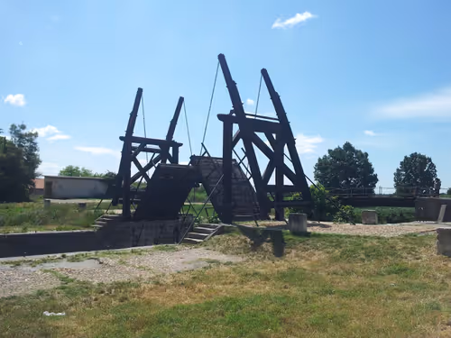 Item #96977338935744570572164552602749584256864875858754548440999278352907836063745 Media