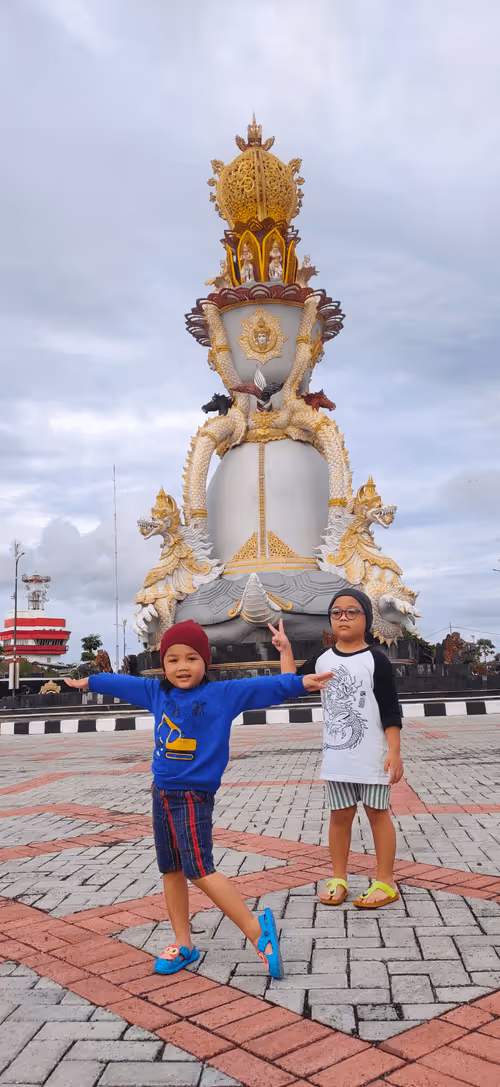 Item #51198950727353000400182026279026974017434036809871363174420400700842932436993 Media