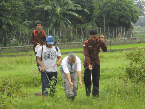 Item #85932088355096067764028340843949735086378517007207995669127692729395668058113 Media