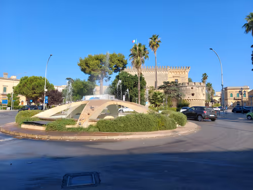 Item #43505702085321246701285015339688837487321998718285252344027785087474135465985 Media