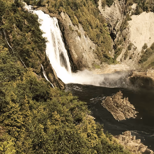 Item #30396210411431595672388615740324323346306299904975552388122083773036726583297 Media