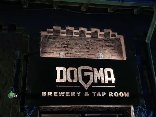 Item #2418369019646636843676909771902958221968140762506005078794309025163785535489 Media