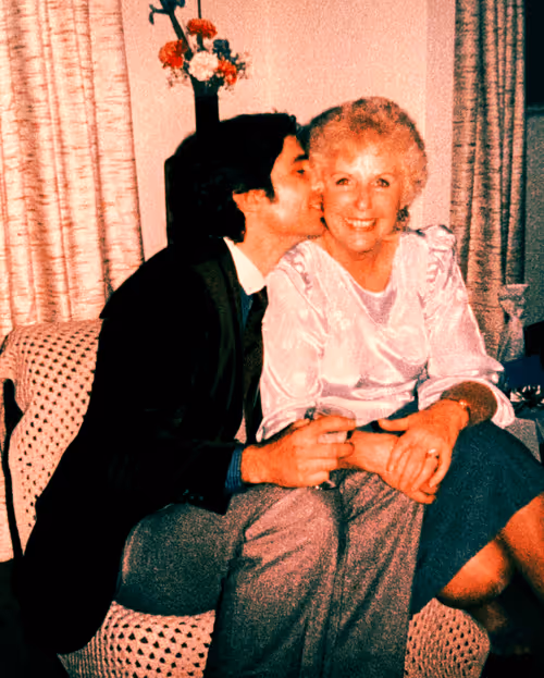 Item #12487784663316112872991520985674897236448498557666379661479517026169384871696 Media