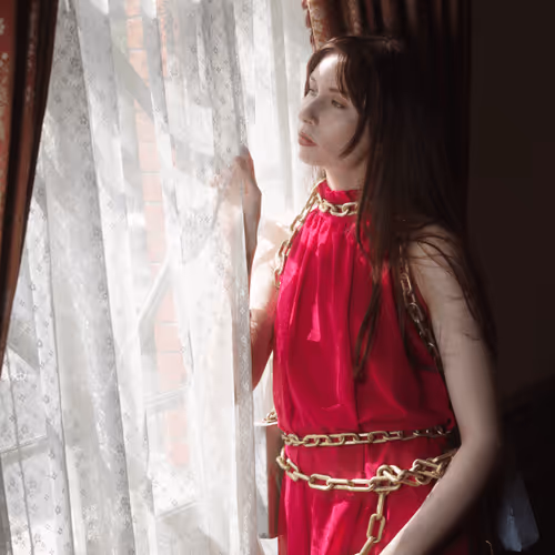 Item #58449322519431846872253089804577122753682979220247499216515440980032258834433 Media