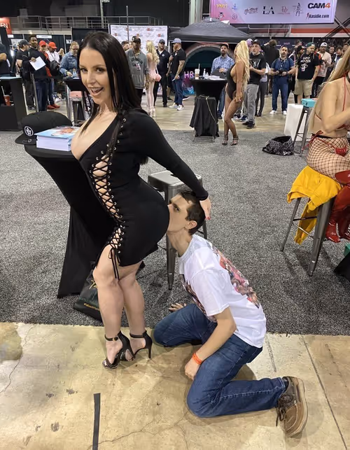 Item #76110080797063847900013459866181544009471731080577836334971527502183721336882 Media