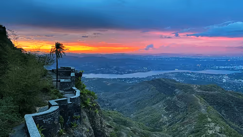 Item #39916610678052500138596211548792698776473563312308341193271399294014404427777 Media