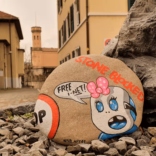 Item #76780836000871444111786607703412504968769074453506874541421732901761113391105 Media