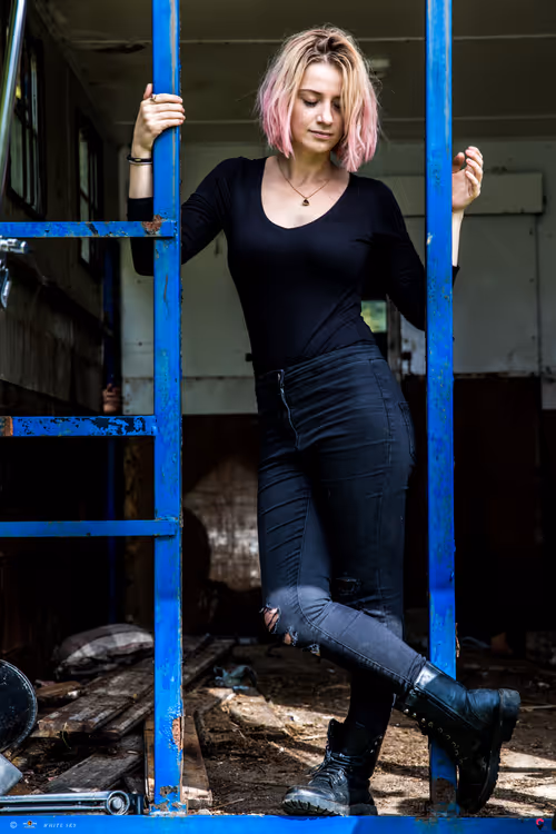 Item #22150387378501631788475428738693570001841857457091933194819051598862142668801 Media