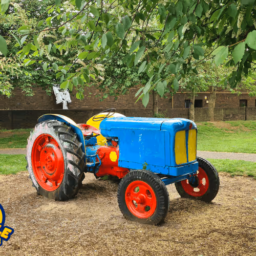 Item #35863194083128256797647772425284652682645032595179500226087347068044339838977 Media