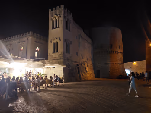 Item #43505702085321246701285015339688837487321998718285252344027785117160949415937 Media