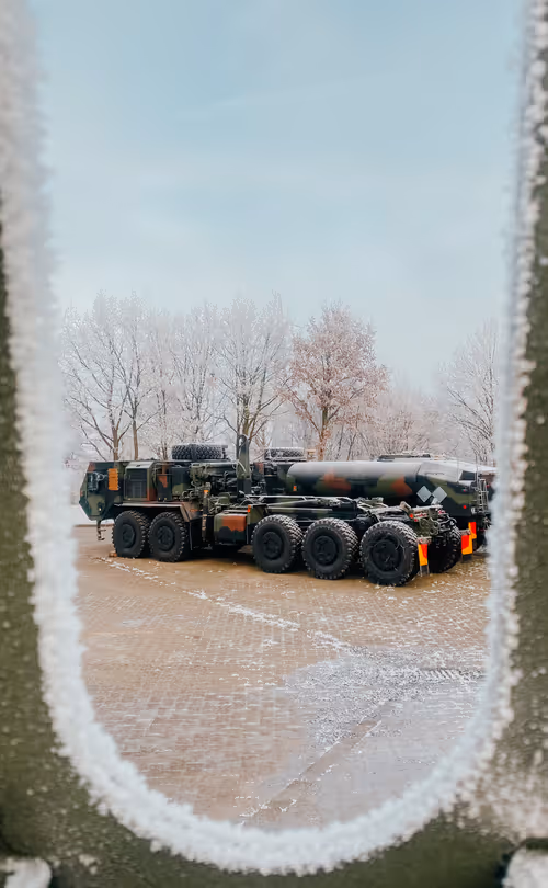 Item #1221306337100687933341799586999295926059352826216580485186700647921744871524 Media