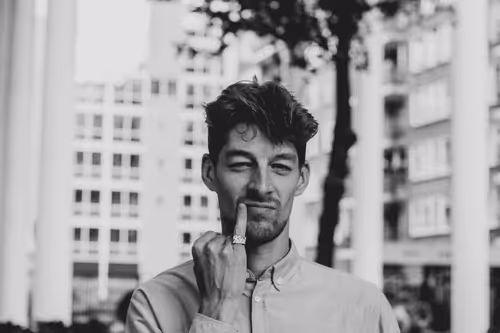 Item #63941686978381941053943929737968123784537789017631438611022902716276597063681 Media