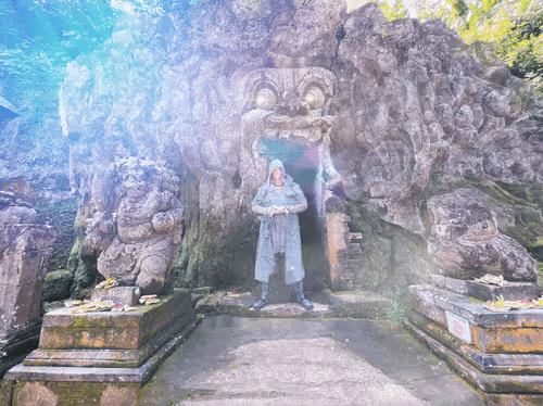 Item #83602917889072311038196738115952345562176890266904803816015414943756100567041 Media