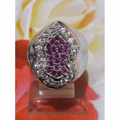 Item #114368380072475554358774345171388874313024483179363286524864187039193388548097 Media