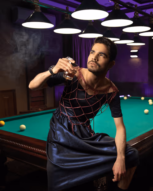 Item #69000201197487925391919563529381127399821599199936366279529444480201028272129 Media