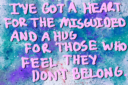 Item #18680345826425011986608106171187609545438063768732818360900345699223124049921 Media