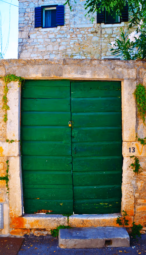 Item #23186007729053203064202564950252010176441349976529161374651306450926346174465 Media