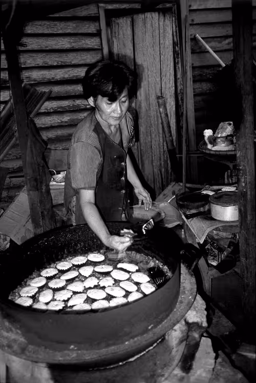 Item #107469224933443275307436024007861471794969431242416731534443623094359259348993 Media