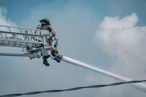 Item #27439795062901092399321903142193696129956748836890612143491337723389438590977 Media