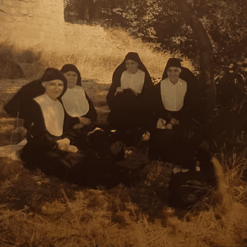 Item #99229842247812193492092246635526113316383887000586294441888985023944002109441 Media