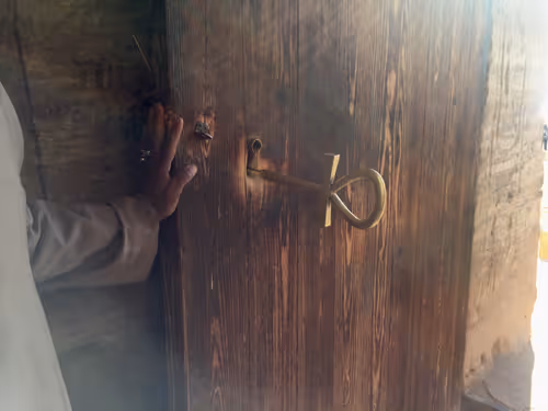 Item #96587523373113111080358341550985904879588799302857967207124218636438054371329 Media