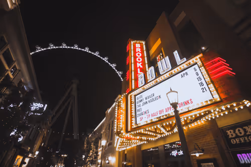 Item #16988134278330383505679479326290154646879637875533062132320205775324267413505 Media