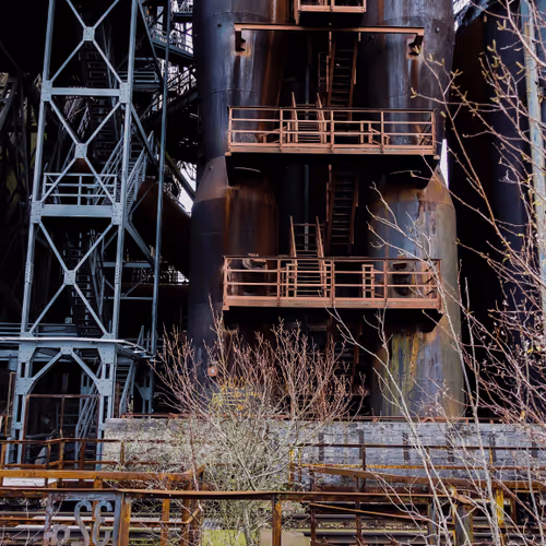 Item #45576425564904372626892608315059614446222544919153294335331944251166807818241 Media