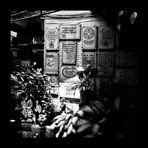 Item #78926493058180902224951420418338520494143290950102848006872373402340832575489 Media