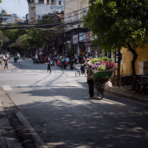 Item #80488266671287018131558448213082272878703229800970441297784273619192373051393 Media