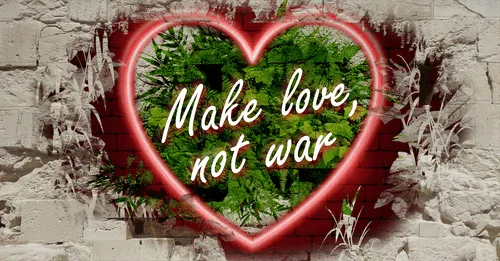 Item #68053287575525751288269231675427811746861684968250582901590729401218113733608 Media