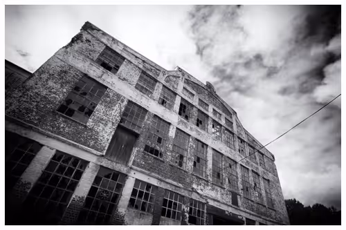 Item #17246773967106427395426250000565453120833818394642551124170626595309272170497 Media