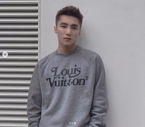 Untitled Collection #125953471