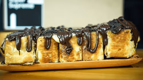 Item #39648776937409847818909128334741614440628517092229210759085448427741867147265 Media