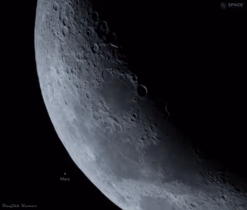 Item #93376088004058715635902471097401552149257290609147284986368570518879126683649 Media