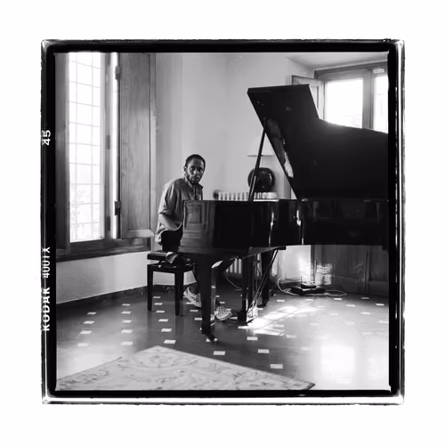 Item #83599687926685745467691618665042103825709360128144862769569122880219447820289 Media