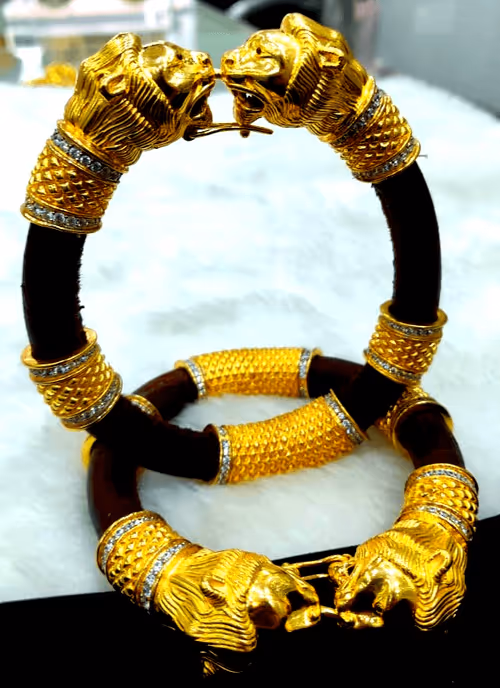 Item #98344258791631372723383563843051252872875610905894112126164218815167615467521 Media