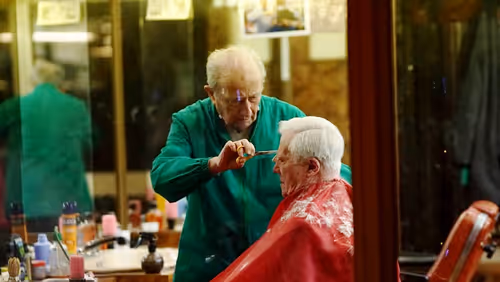 Item #24903874531350115991913359074638014120394763804843076394666795020415777374209 Media