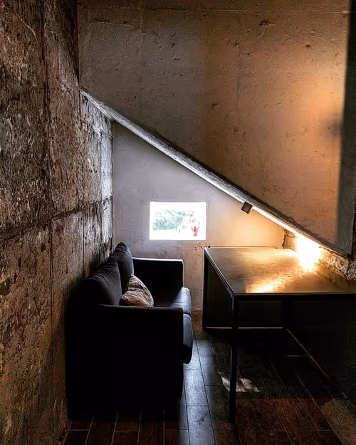 Item #56898950157913093593627224256500170032881666157173615048892704348416616955905 Media