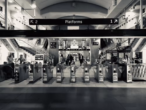 Item #74817359076642782556585350322471739713426593632609016310354114290527049351169 Media