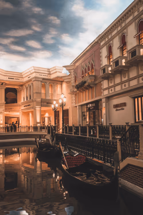 Item #16988134278330383505679479326290154646879637875533062132320205772025732530177 Media