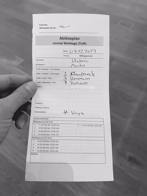 Item #48208519784473218960603621002887999920999392220417756079881213108069033050129 Media