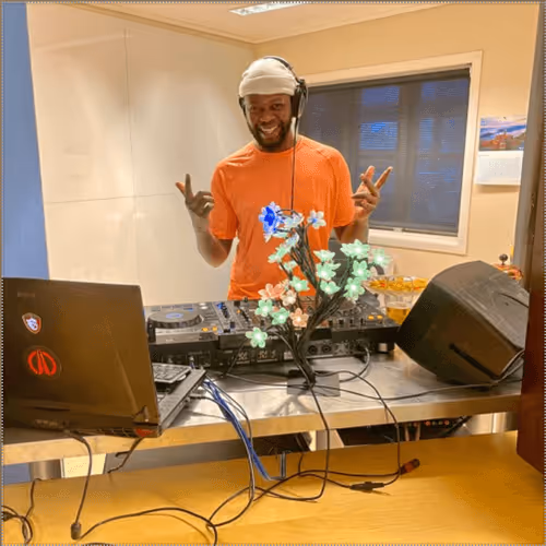 Item #82846146539956530579045854039281485655757396760242173571066962145758211473409 Media